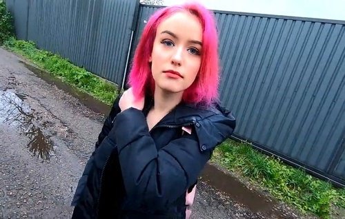 Встречает любимую порно звезду в глубинке России и пикапит её.