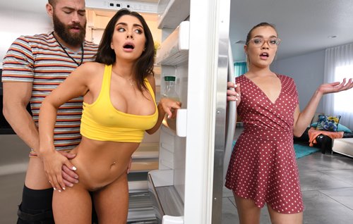 Подруга лесбиянка его сводной сестры изменяет с её же братом.