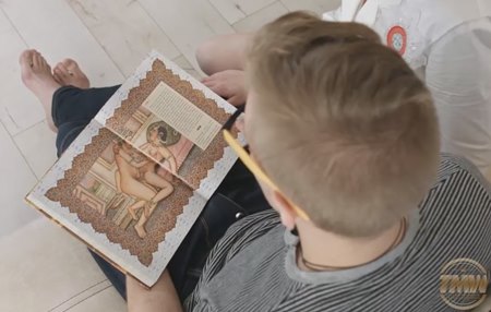 Молодая парочка русских изучают секс по кама-сутре и ни шага влево-вправо.