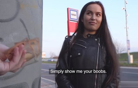 Полтину добавил и смотрел плоскую грудь, а за секс пришлось раскошелиться.