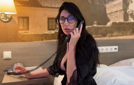 В панике прибежала к соседу позвонить в МЧС, засветила сиськами и забыла о потопе.