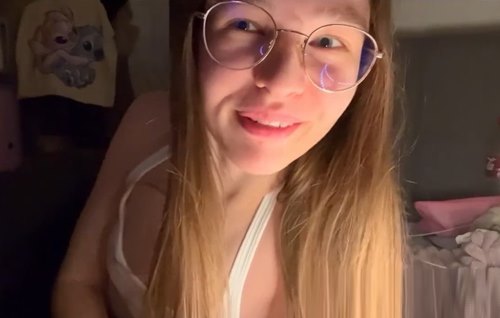 Мастурбация больших половых губ с водяным оргазмом.